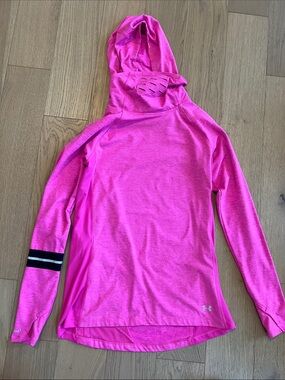 Under Armour size small. Womens top